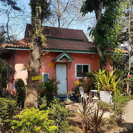 Riverside Ban Cho Lae Ngoại thất bức ảnh